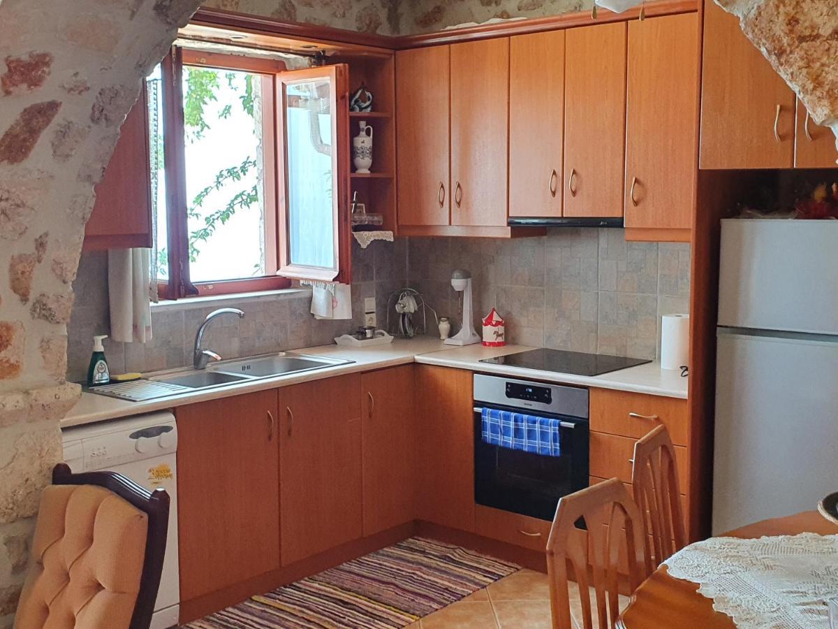 Nireas : Stone Villa Orthoniaí 외부 사진