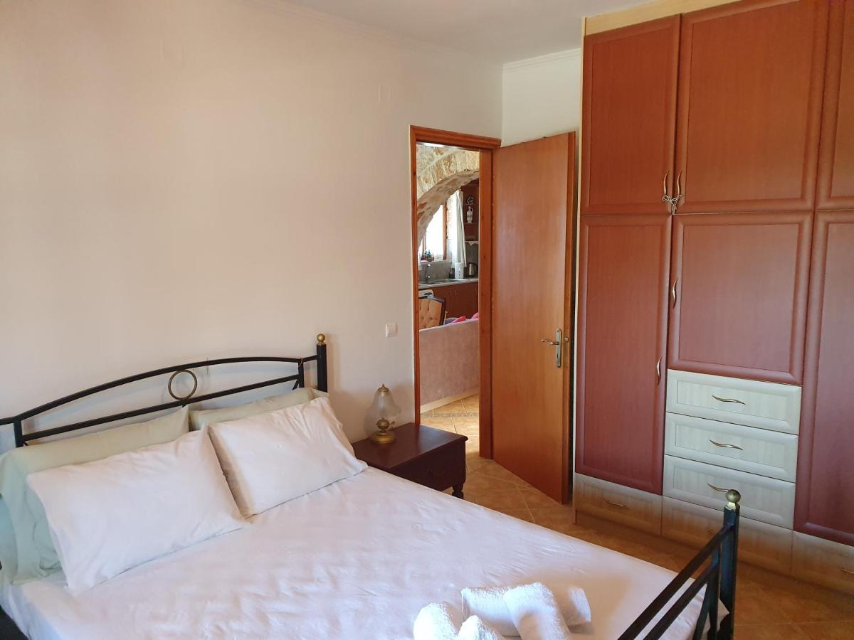 Nireas : Stone Villa Orthoniaí 외부 사진