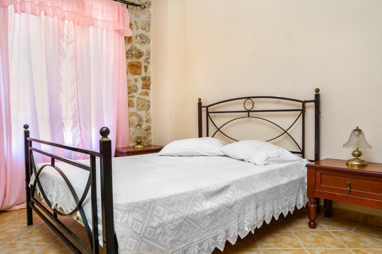 Nireas : Stone Villa Orthoniaí 외부 사진