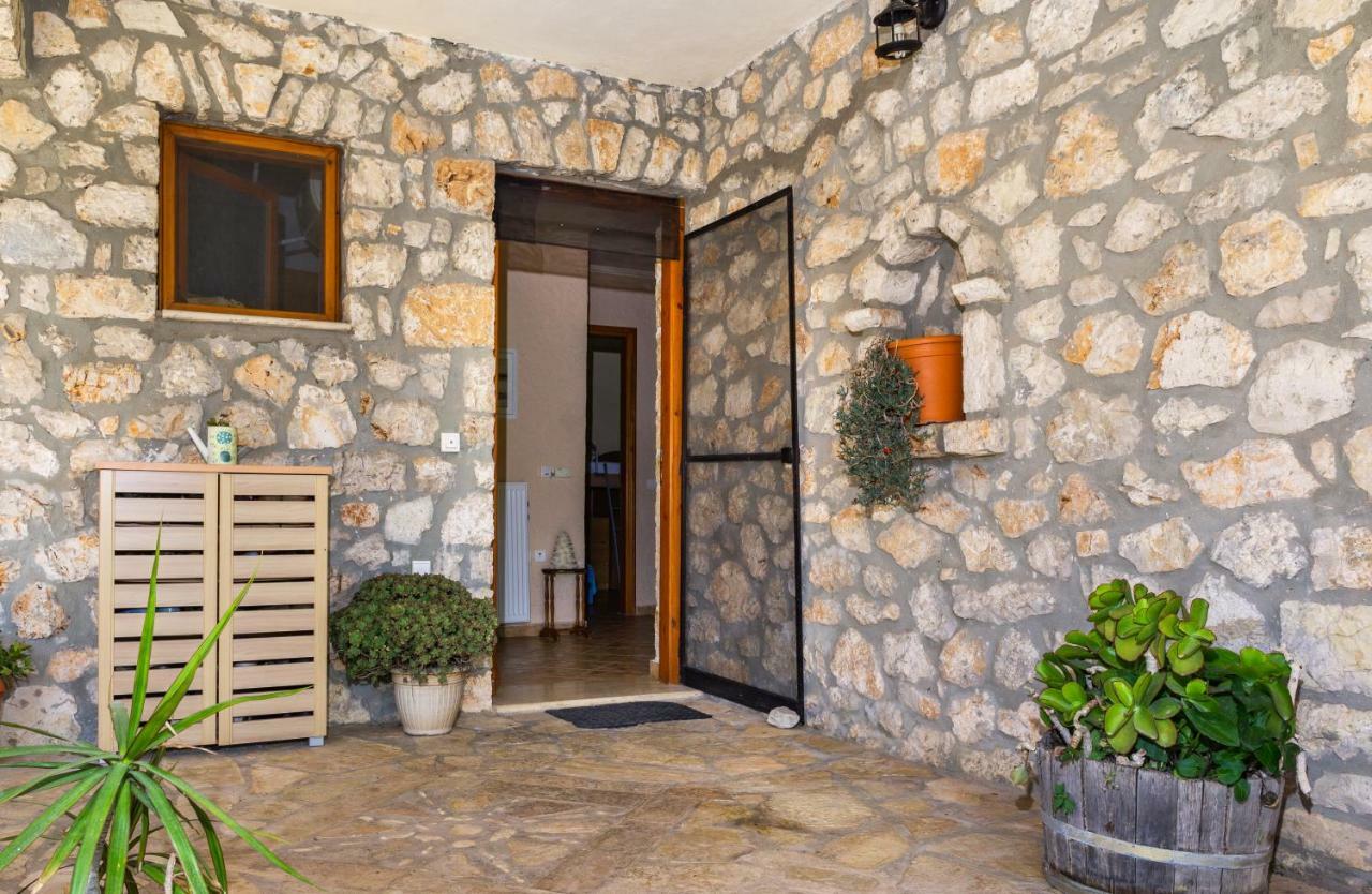 Nireas : Stone Villa Orthoniaí 외부 사진